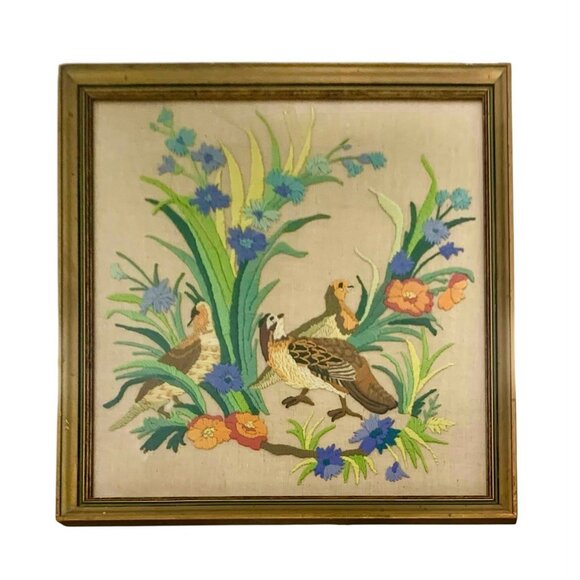Vintage Framed Crewel Hand Embroidery With Bird and Floral Motif Design 1970s - Picture 3 of 6